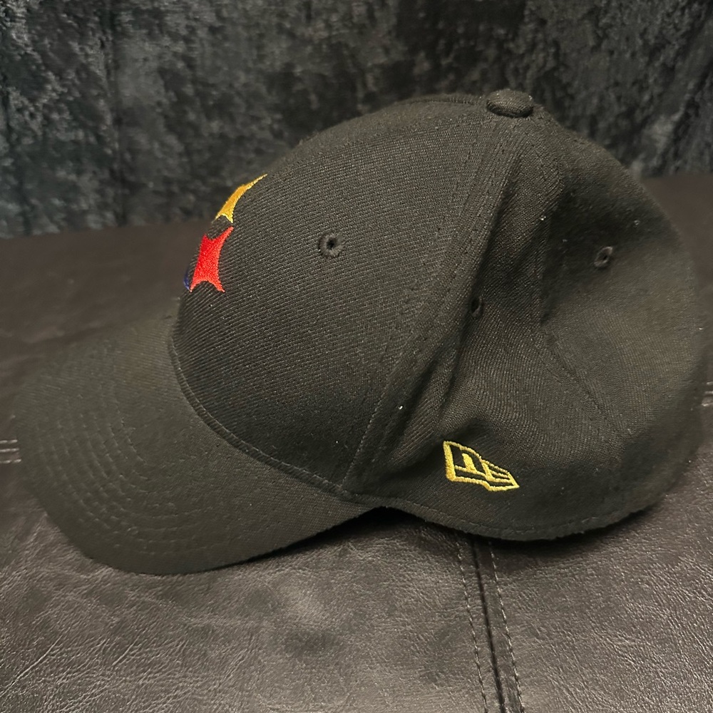 New Era Black 39Thirty Pittsburgh Steelers Antonio Brown #84 Hat - Picture 3 of 5